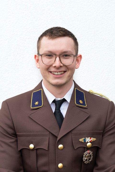 V Lukas Weik